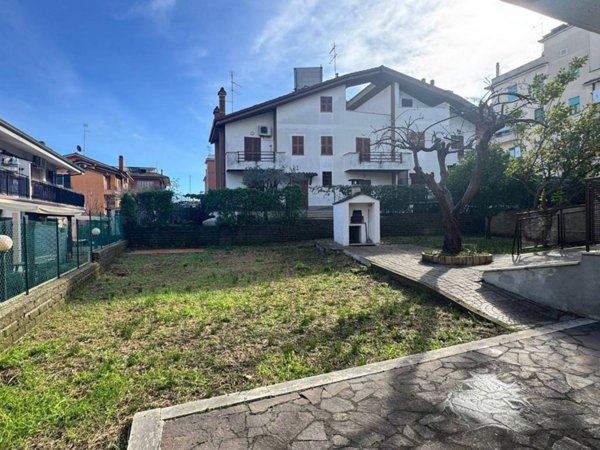 appartamento in vendita a Roma in zona Grottarossa