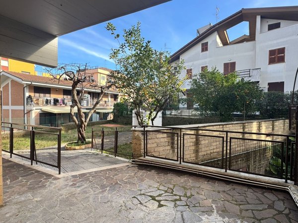 appartamento in vendita a Roma in zona Tomba di Nerone