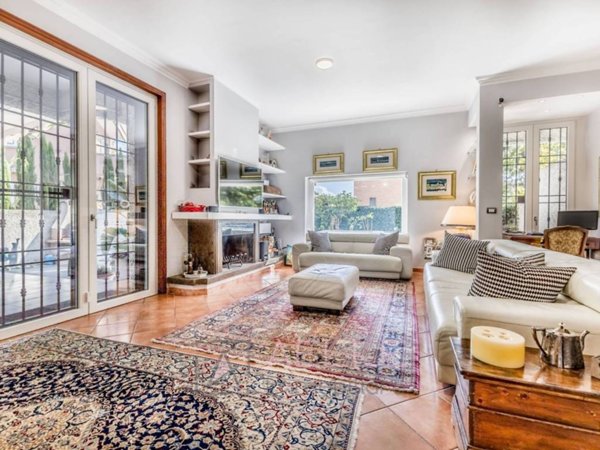 casa indipendente in vendita a Roma in zona Axa