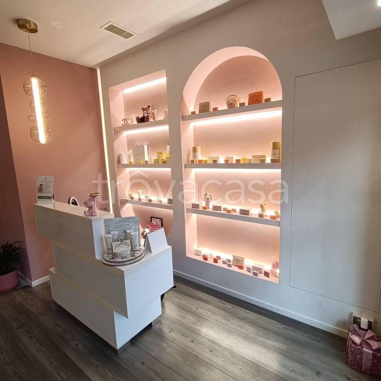 negozio in vendita a Roma in zona Tor di Quinto