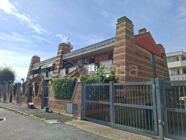 appartamento in vendita a Roma in zona Valle Muricana