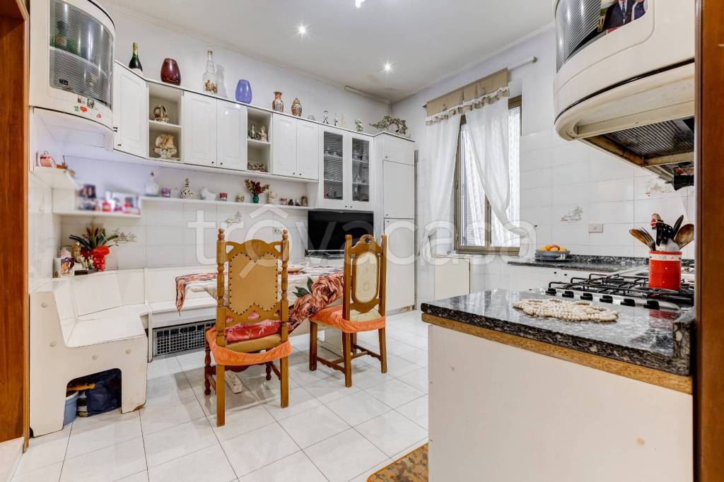 appartamento in vendita a Roma in zona Prenestino-Labicano