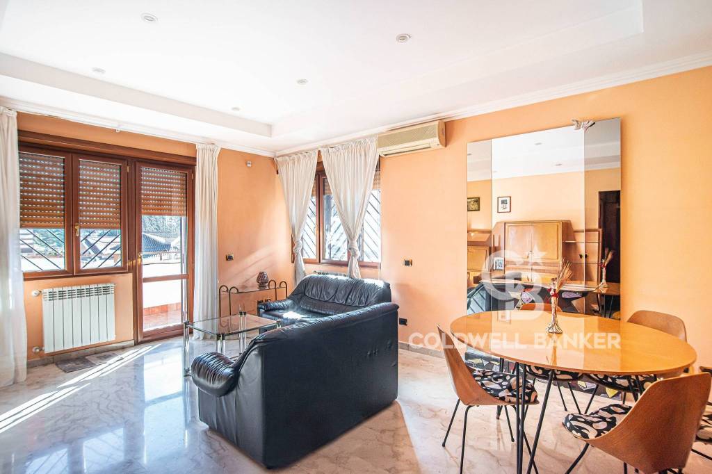 appartamento in vendita a Roma in zona Tomba di Nerone