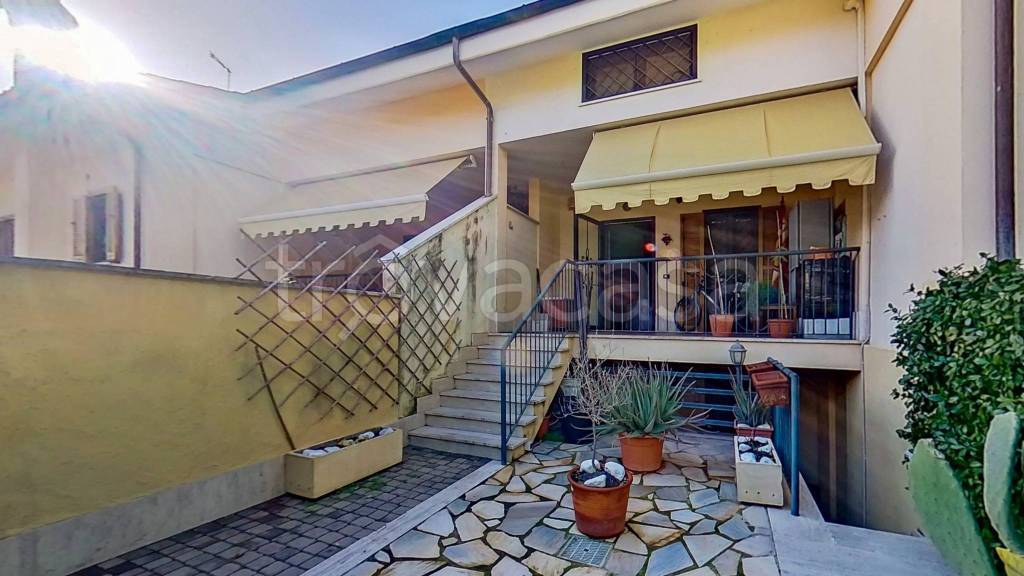 casa indipendente in vendita a Roma in zona Ostia Antica