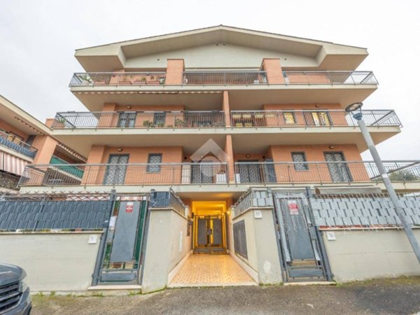 appartamento in vendita a Roma in zona Casal Monastero