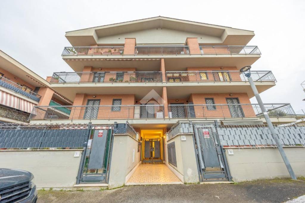 appartamento in vendita a Roma in zona Case Rosse