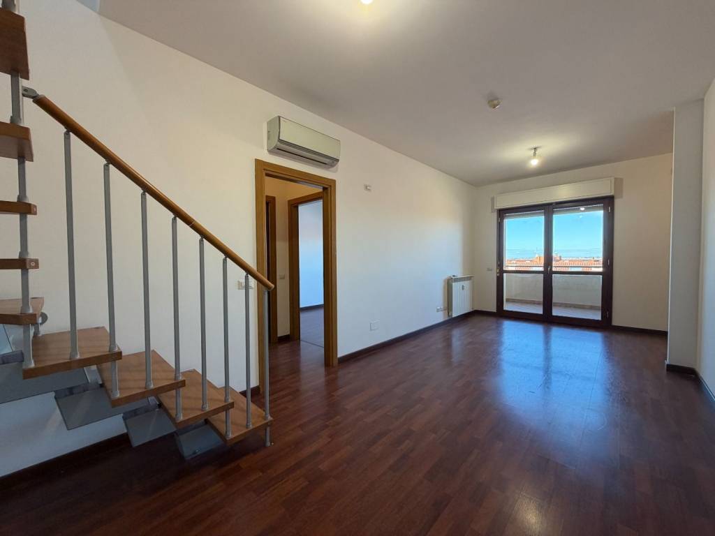 ufficio in vendita a Roma in zona Romanina