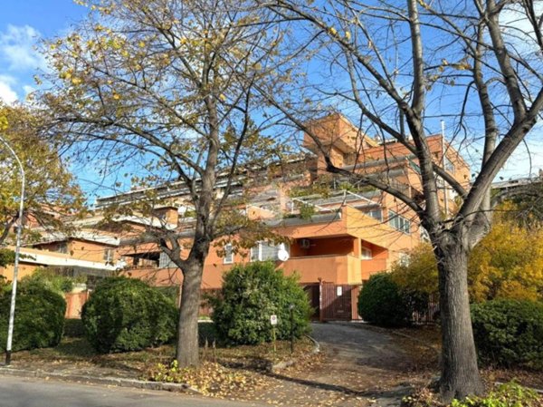 appartamento in vendita a Roma in zona Spinaceto