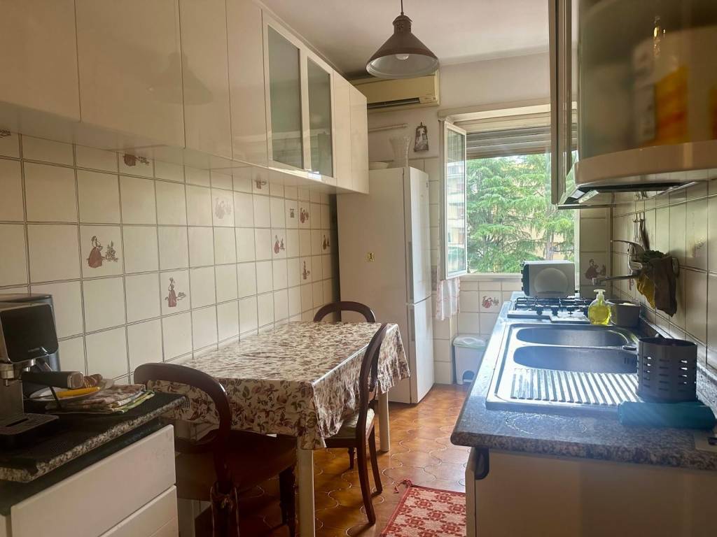 appartamento in vendita a Roma in zona Ardeatino