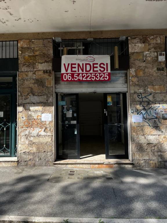 negozio in vendita a Roma in zona Ostiense