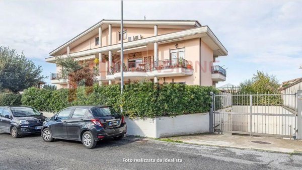 appartamento in vendita a Roma in zona Torre Gaia