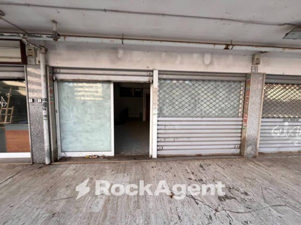 negozio in vendita a Roma in zona Ardeatino