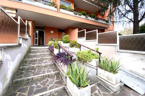 appartamento in vendita a Roma in zona Pantan Monastero