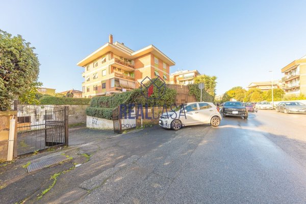 locale di sgombero in vendita a Roma in zona Tor Vergata/Torrenova