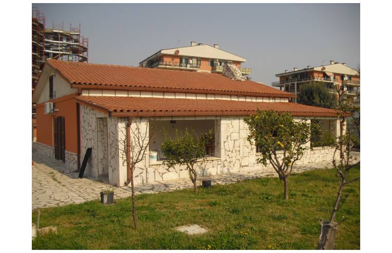 casa indipendente in vendita a Roma in zona Ostia