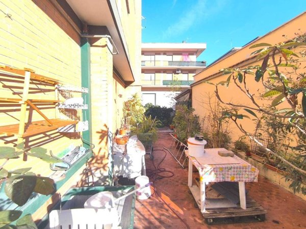 appartamento in vendita a Roma in zona Torre Gaia