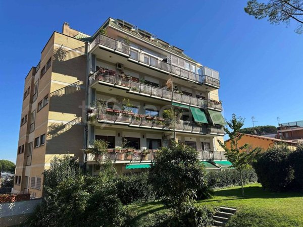 appartamento in vendita a Roma in zona Tor di Quinto
