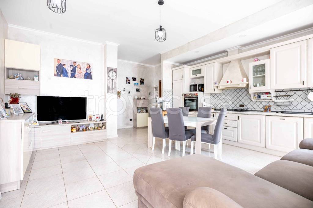 appartamento in vendita a Roma in zona Finocchio