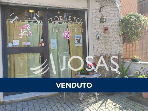 negozio in vendita a Roma in zona Primavalle