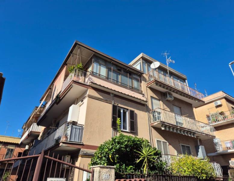 appartamento in vendita a Roma in zona San Basilio
