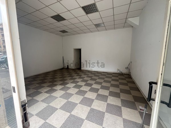 locale commerciale in vendita a Roma in zona Appio Claudio