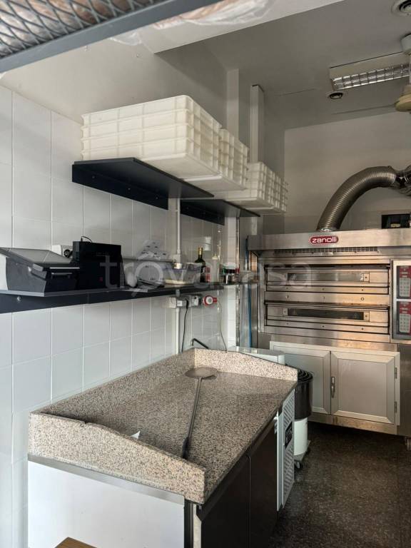 negozio in vendita a Roma in zona Appio Latino