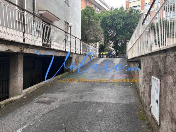 locale commerciale in vendita a Roma in zona Prenestino-Centocelle