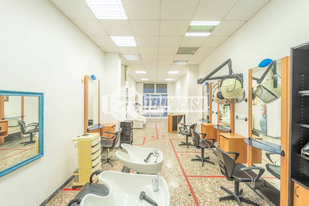 negozio in vendita a Roma in zona Prenestino-Labicano