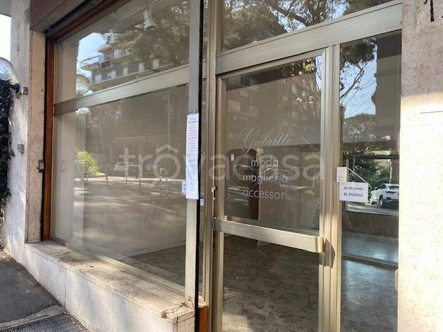 negozio in vendita a Roma in zona Ardeatino