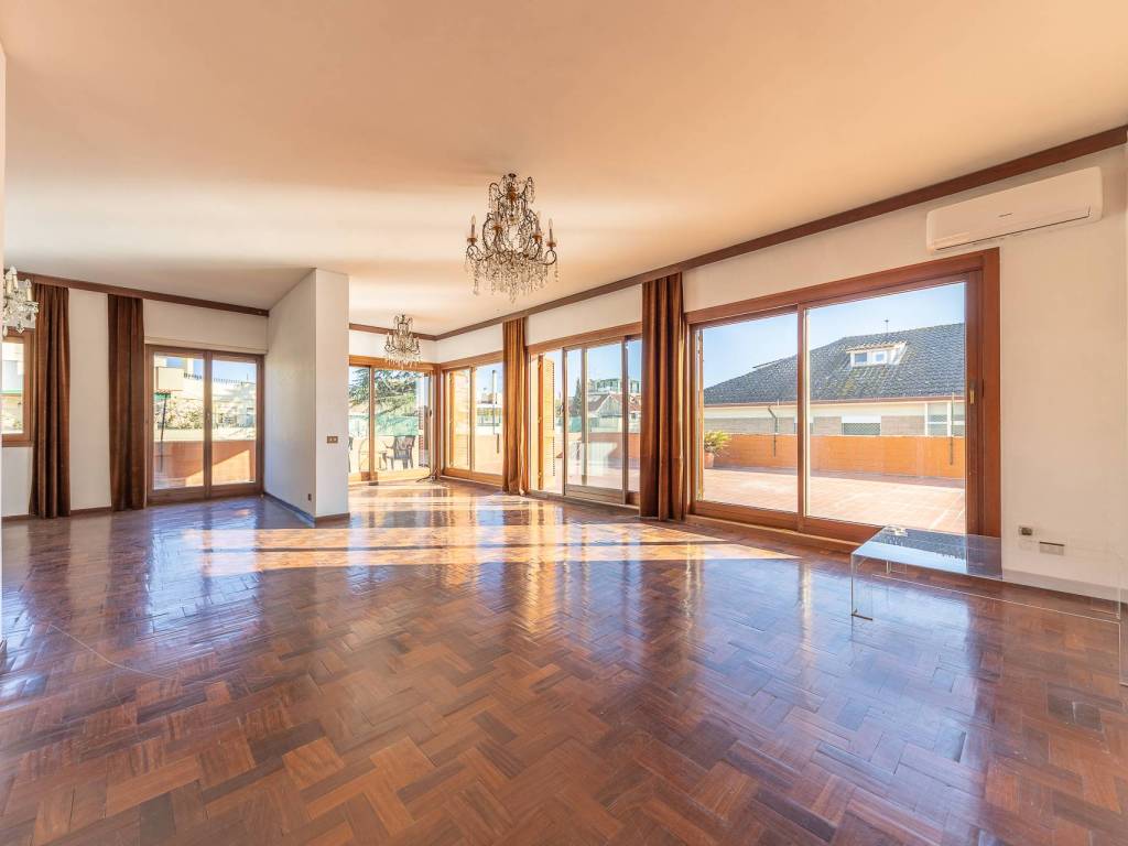 appartamento in vendita a Roma in zona Tor di Quinto