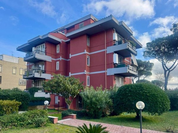 appartamento in vendita a Roma in zona Mostacciano