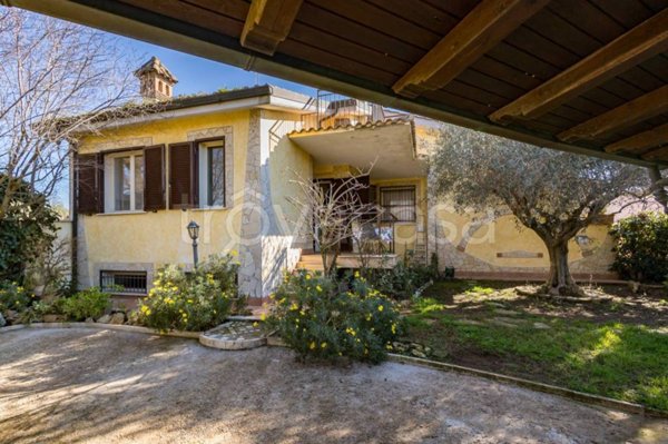 casa indipendente in vendita a Roma in zona Spregamore