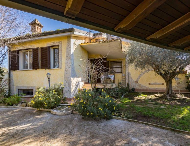 casa indipendente in vendita a Roma in zona Spregamore