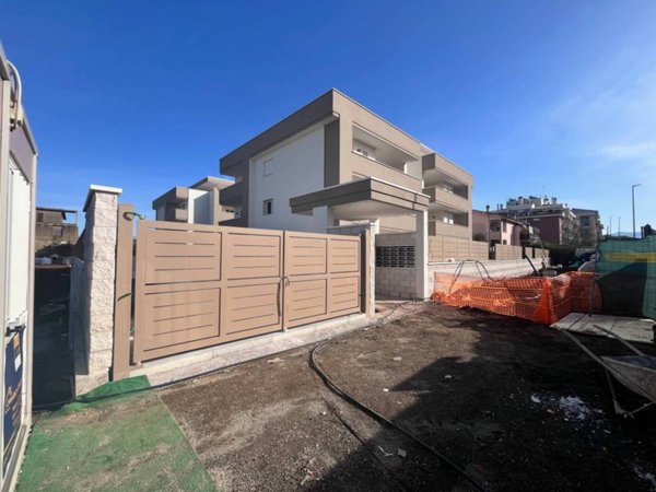 appartamento in vendita a Roma in zona Romanina