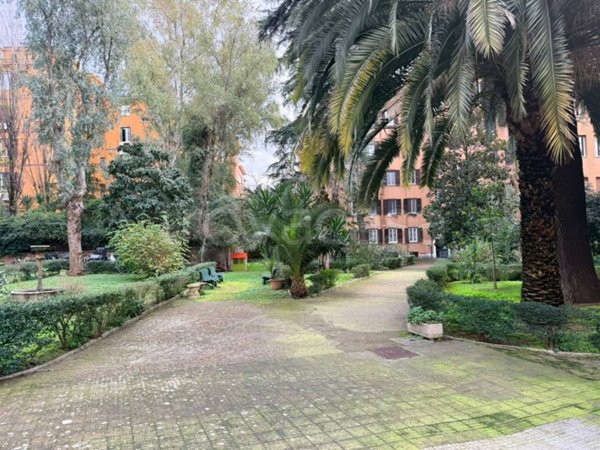 appartamento in vendita a Roma in zona Ostiense