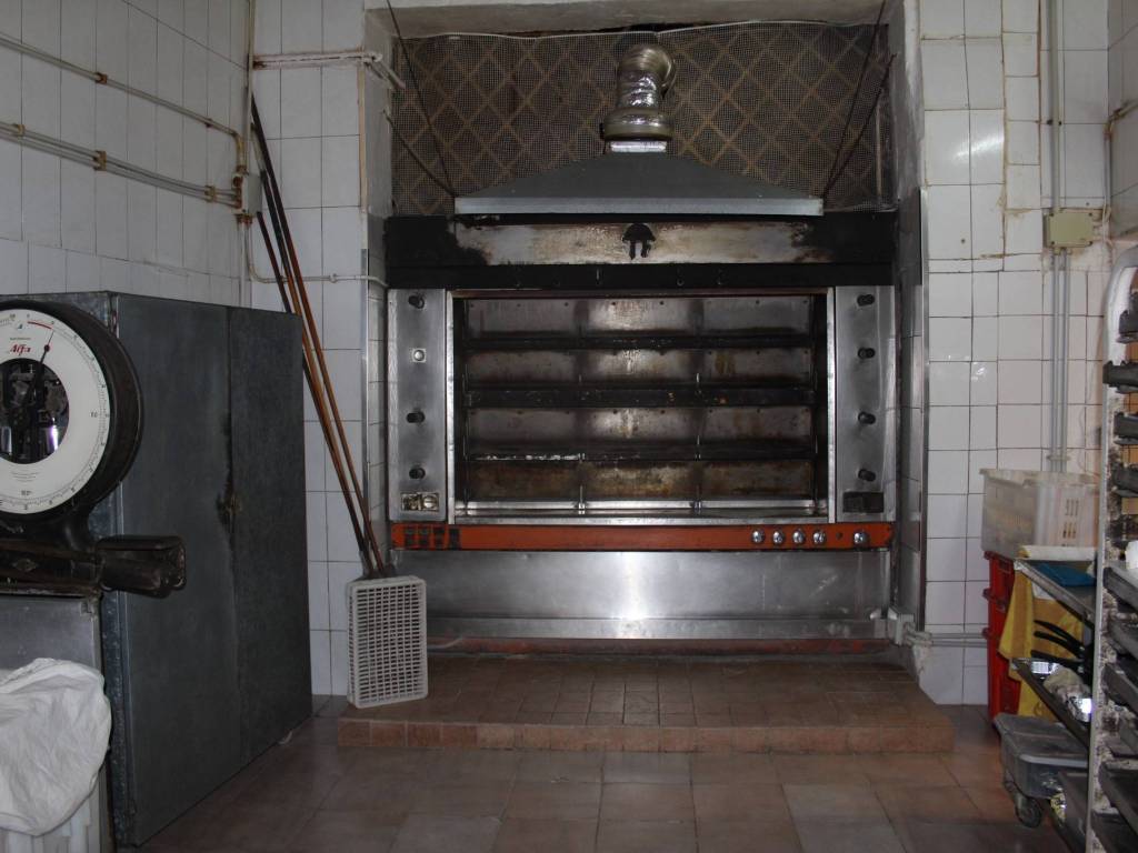 negozio in vendita a Roma in zona Appio Latino