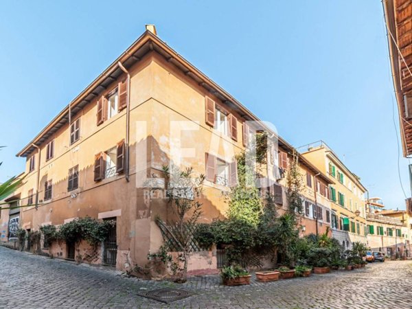 appartamento in vendita a Roma in zona Trastevere