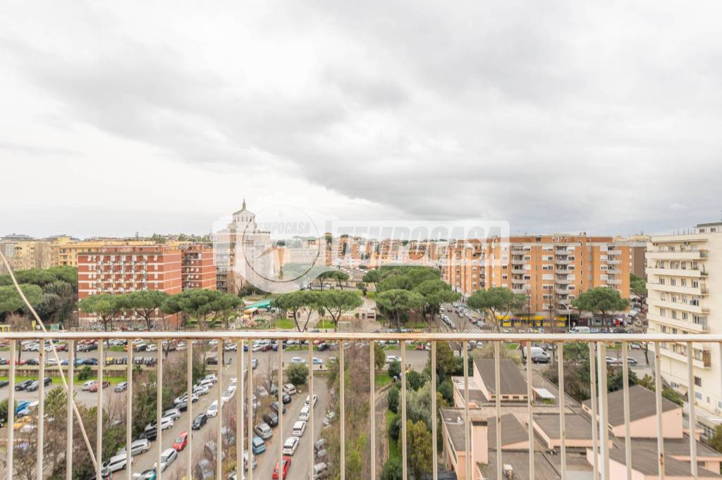 appartamento in vendita a Roma in zona Ostiense