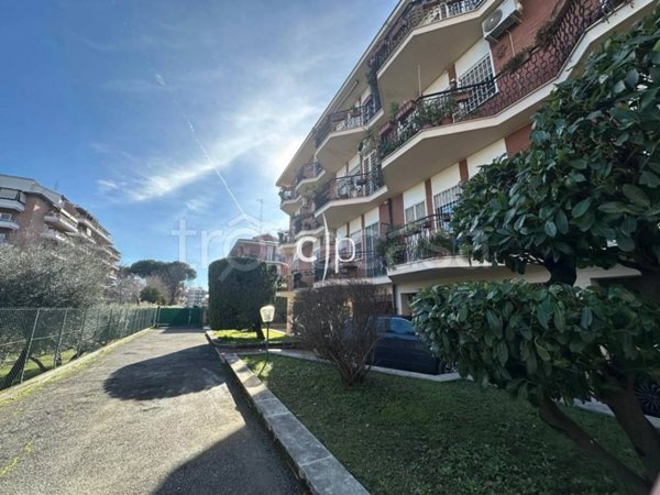 appartamento in vendita a Roma in zona Colle del Sole