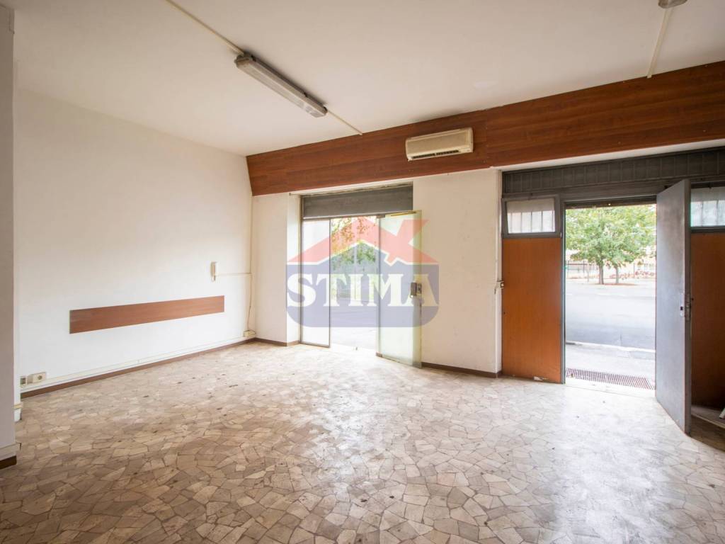 negozio in vendita a Roma in zona Prenestino-Centocelle