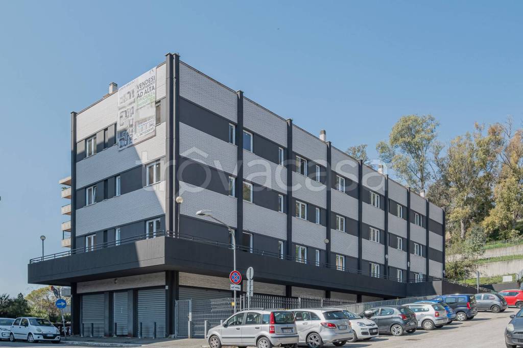 appartamento in vendita a Roma in zona Corviale