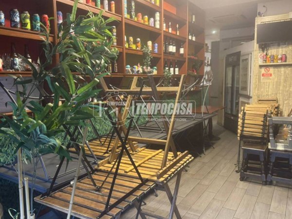 negozio in vendita a Roma in zona Torrevecchia