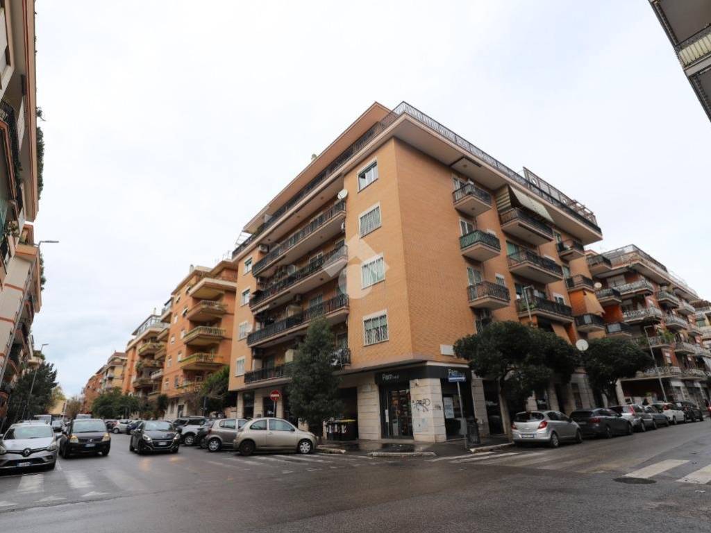 appartamento in vendita a Roma in zona Ostia
