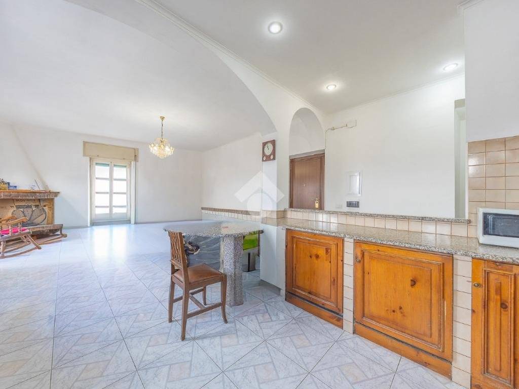 appartamento in vendita a Roma in zona Torre Angela