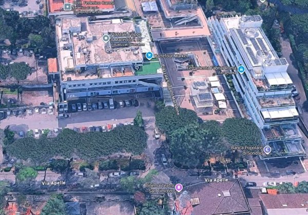 locale commerciale in vendita a Roma in zona Casal Palocco