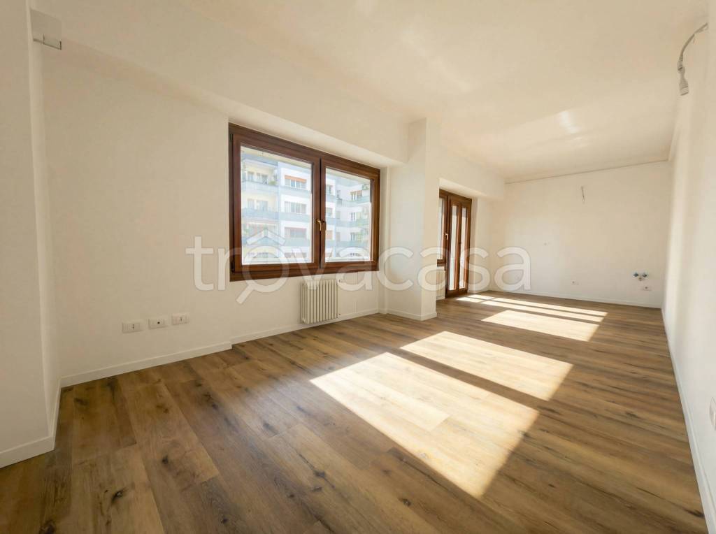 appartamento in vendita a Roma in zona Ostiense