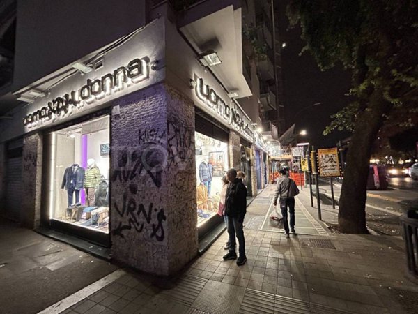 negozio in vendita a Roma in zona Cinecittà