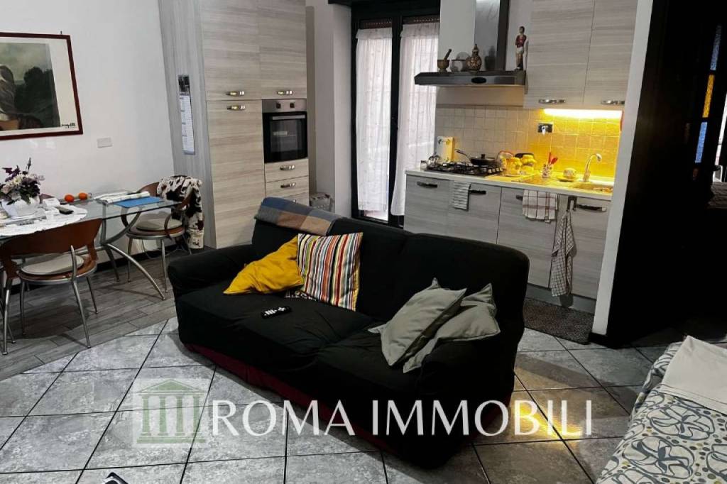 appartamento in vendita a Roma in zona Colle del Sole