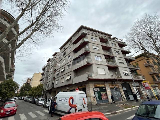 appartamento in vendita a Roma in zona Appio Latino