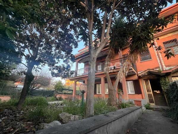 appartamento in vendita a Roma in zona Ardeatino